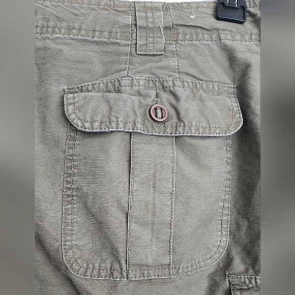 Cabela's Women's Cargo Shorts 7 Pockets Embroidered Logo on Front Pocket Size 18 - Picture 8 of 11